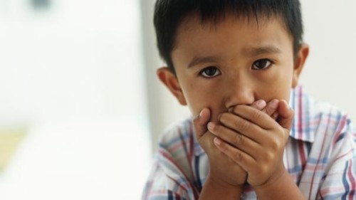 Read more about the article Những thủ phạm khiến bé bị hôi miệng và cách điều trị hôi miệng ở trẻ