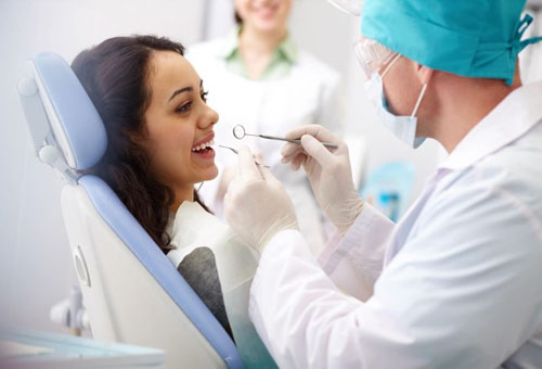 Bệnh nhân sẽ được thăm khám sức khỏe răng miệng tổng quát