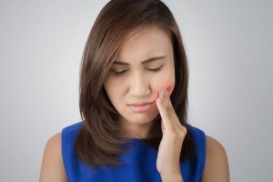 Read more about the article Răng không sâu nhưng đau là bị gì? và cách điều trị hiệu quả