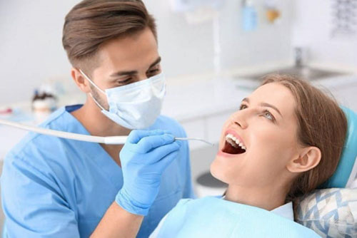 Thăm khám nha khoa sau khi nhổ răng khôn