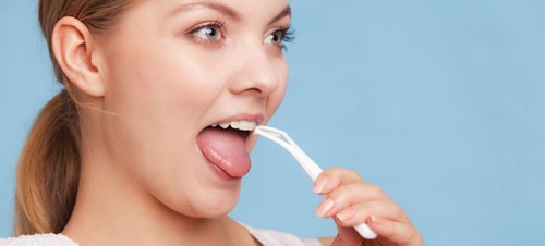 Vệ sinh lưỡi ngừa viêm xoang gây hôi miệng