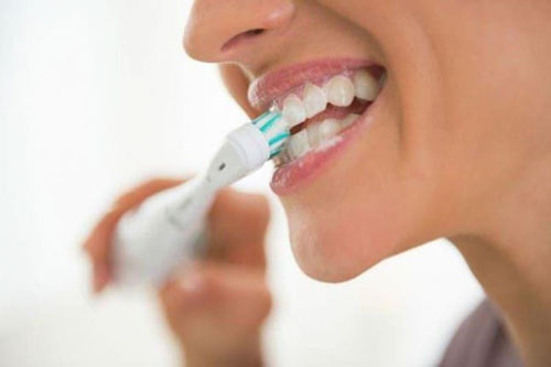 Chải răng đúng cách sau khi nhổ răng khôn
