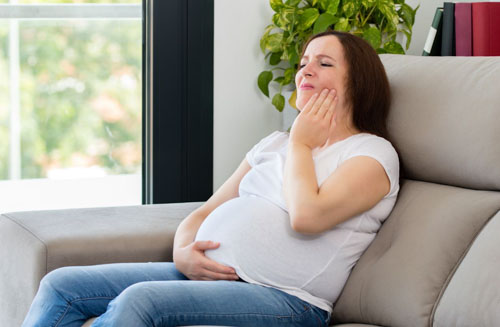 Đau răng khôn ở phụ nữ mang thai làm tăng nguy cơ con sinh ra bị nhẹ cân, còi xương