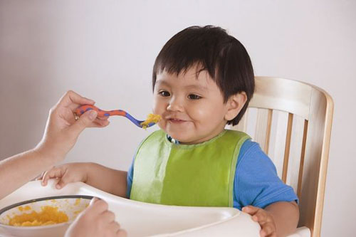 Dinh dưỡng là một trong những yếu tố ảnh hưởng đến quá trình thay răng của con