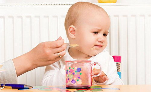 Dinh dưỡng là yếu tố hàng đầu ảnh hưởng đến thời gian mọc răng ở trẻ