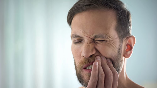 Gãy răng cửa gây ra những cơn đau nhức dữ dội