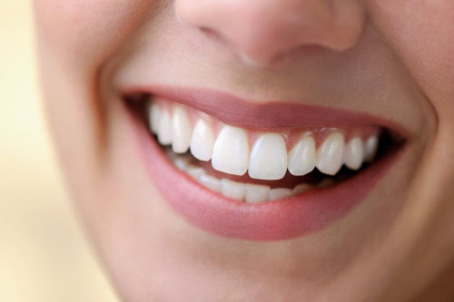 Hàm răng trắng sáng trở thành tiêu chuẩn về cái đẹp trong xã hội hiện đại