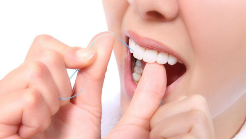 Sử dụng chỉ nha khoa thay cho tăm xỉa răng