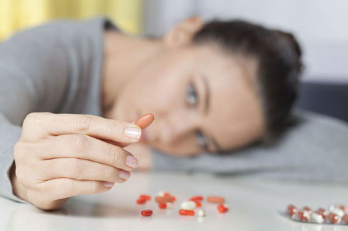 Việc sử dụng một số loại thuốc điều trị có thể gây ra tác dụng phụ là khô miệng