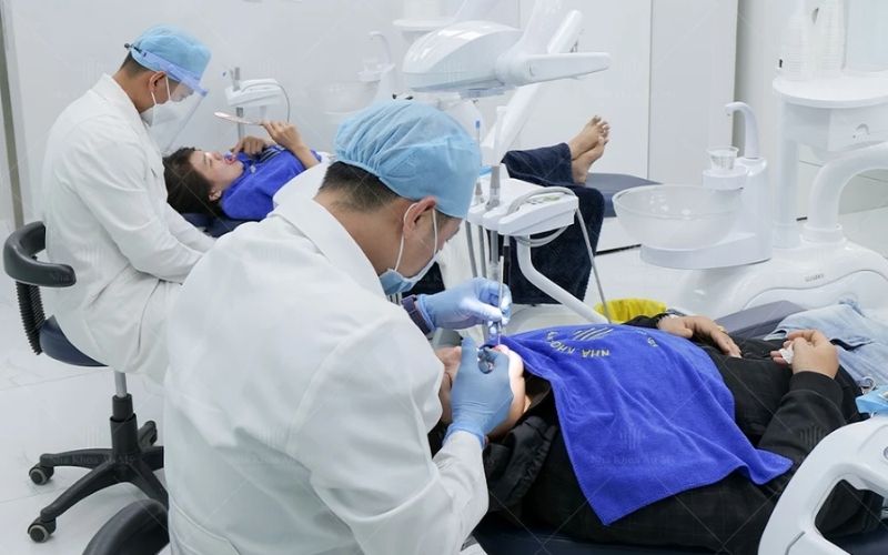 Đội ngũ y bác sĩ tại nha khoa Âu Mỹ Platinum