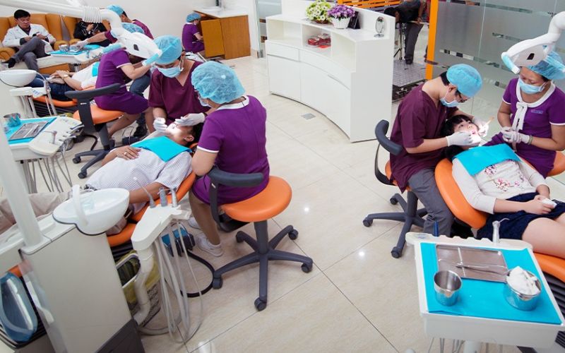 Review Nha Khoa Dr Hùng & Cộng sự - Đội ngũ y bác sĩ