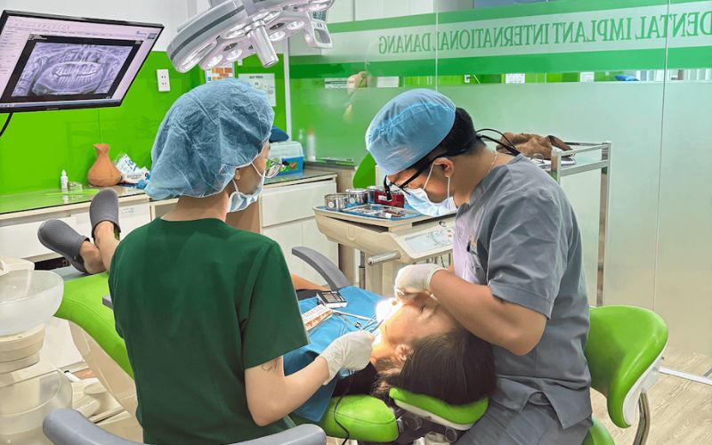 Review Nha khoa Đà Nẵng Implant - Đội ngũ y bác sĩ