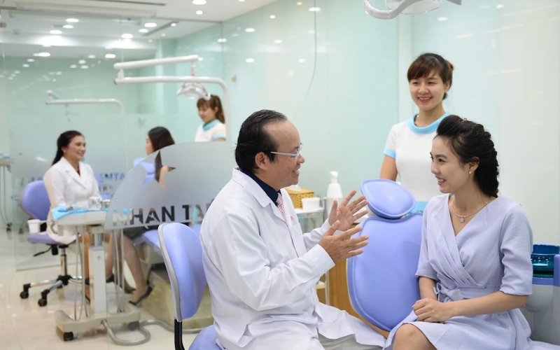 Đội ngũ y bác sĩ tại nha khoa Nhân Tâm