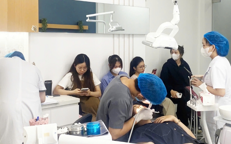 Review Nha Khoa Uni Dental