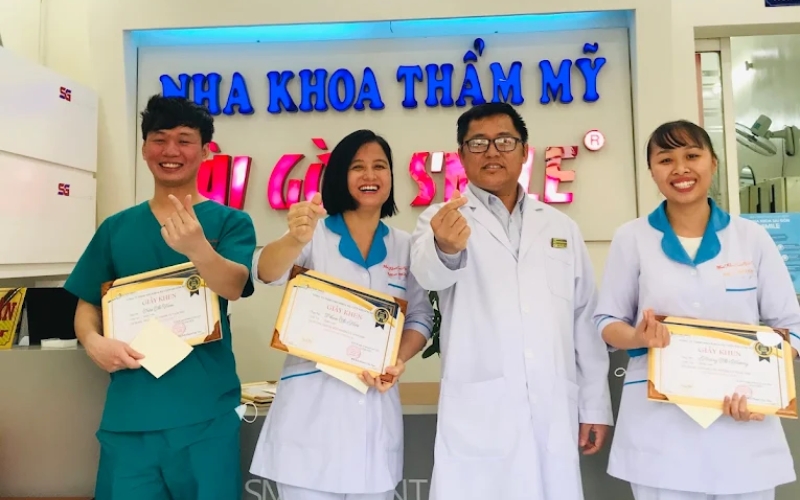 Đội ngũ y bác sĩ tại nha khoa Sài Gòn Smile