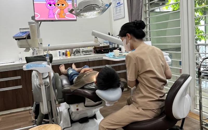 Đội ngũ y bác sĩ nha khoa Sơn Tùng