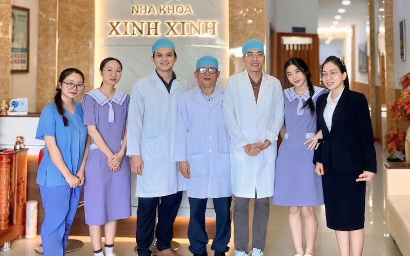Đội ngũ y bác sĩ tại nha khoa Xinh Xinh
